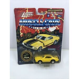 Johnny Lightning Muscle Cars USA 1969 Olds 442 Yellow Diecast 1/64 Series 9